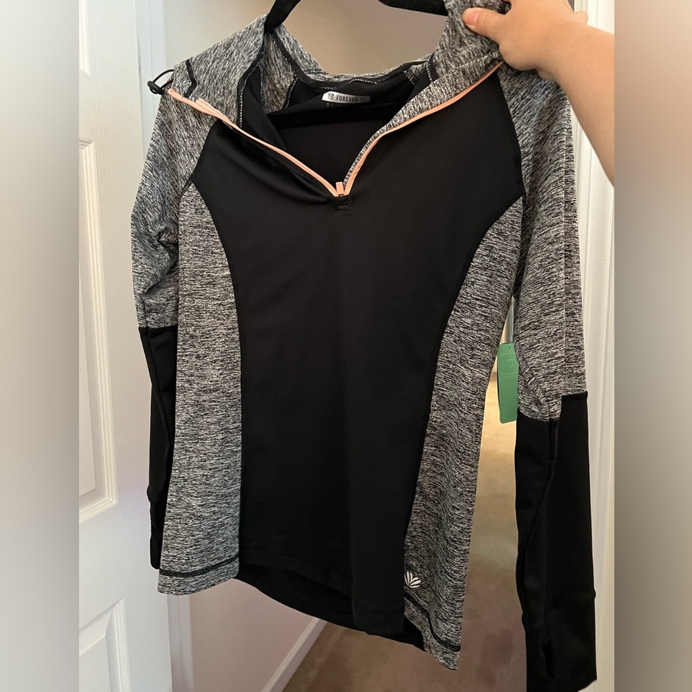 NWT forever 21 sporty top size large